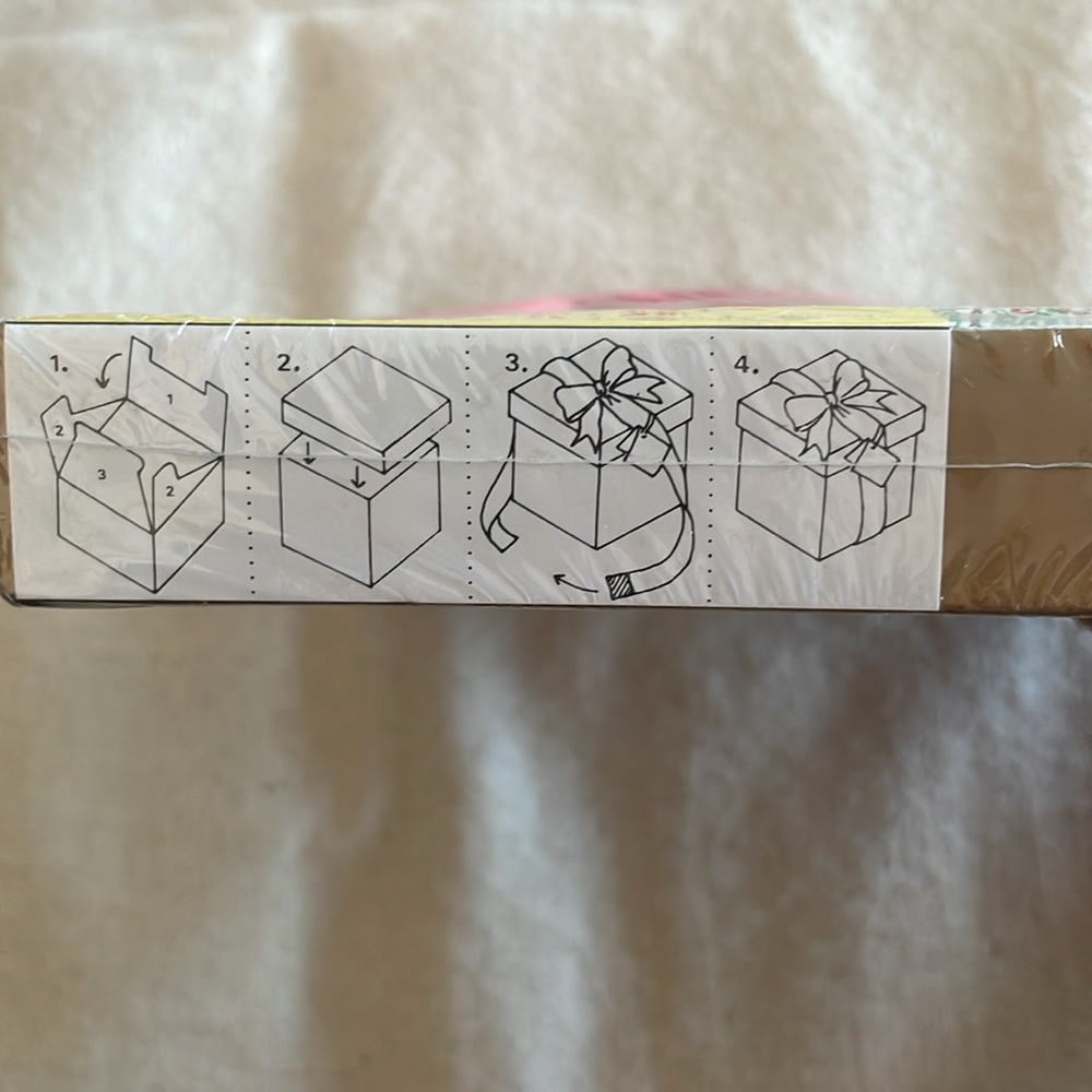 Christmas Gift Box Set - Includes Gift Box With Lid, Note Card & Ribbon - Picture 7 of 7